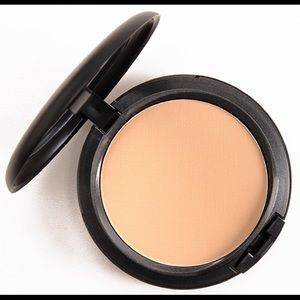 MAC Studio Fix Powder Plus Foundation C4